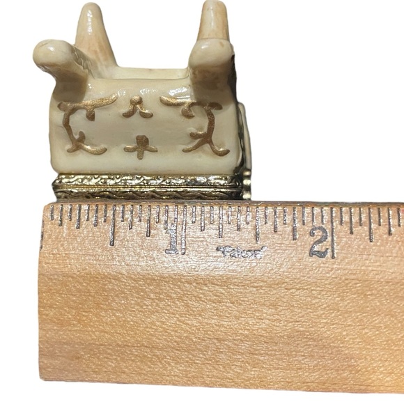 Small Fleurs Floral Wheelbarrow Trinket Box Hinged Lid Exquisite Detail - Picture 11 of 16